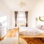 Friends Old Town Apartment